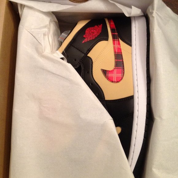 Air Jordan 1 Mid SE Men's Black/Sesame/Red Sneakers - USA Size:11 - New in Box - Picture 7 of 15